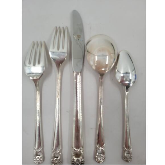 Rogers Brothers Silverplate Eternally Yours Coquette 5 Piece Setting 1-8 - Picture 3 of 10